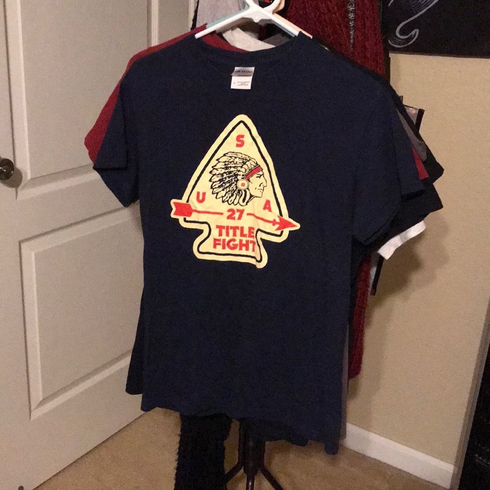 Title fight band tee